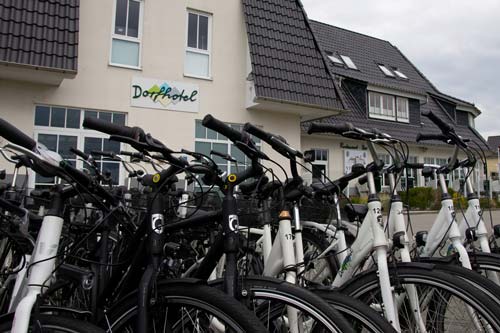 Fahrräder vor unserem Fahrradverleih im Dorfhotel Hotel in Rantum auf Sylt